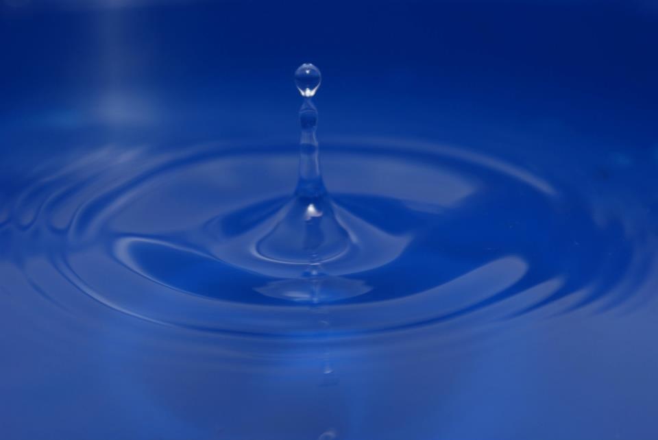 Всплеск воды звук. В каждой капельке чистой воды. Энергия в каждой капле. Clean Water. Дистиллированная вода как капает.